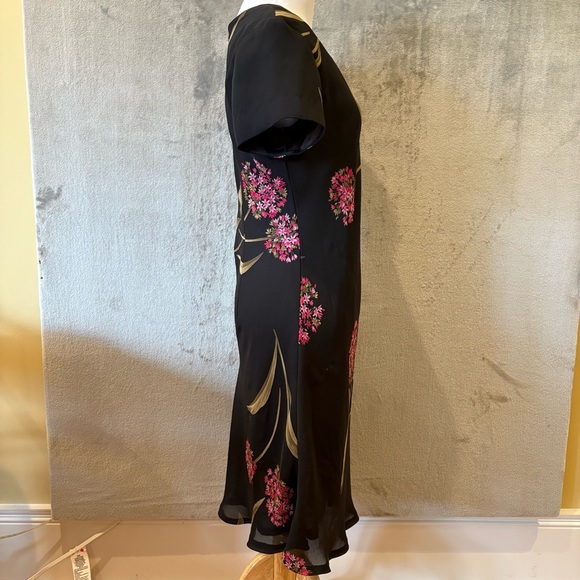 Jessica Howard Dark Romantic Elegant Sheath Dress with Pink Floral Accents - Picture 4 of 9